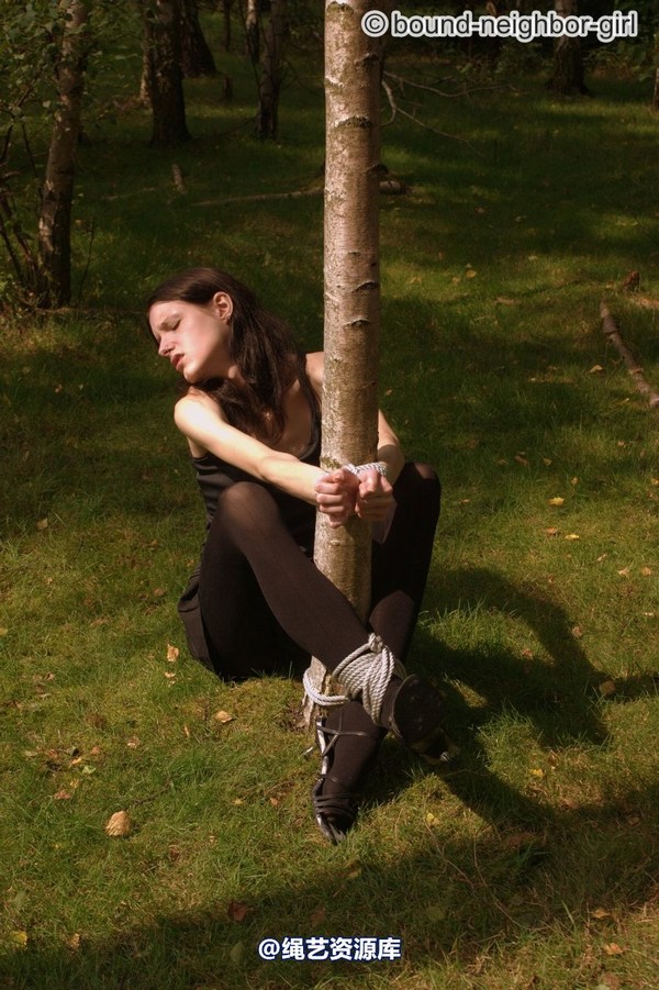 bound-neighbor-girl - Tanja - Tied up in the forest 1 第 36 张图片
