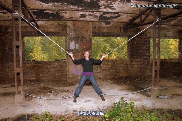 bound-neighbor-girl - Peggy - surprise in the ruins part 3 第 10 张图片