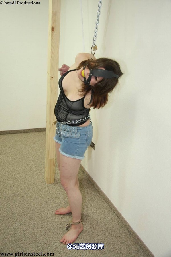 girlsinsteel - Bondage lover Kelly handcuffed 第 187 张图片