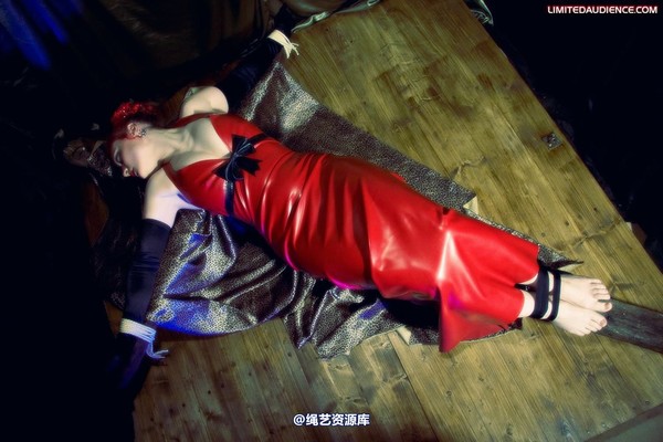 limitedaudience - 2009 raevan bound to a cross 第 25 张图片