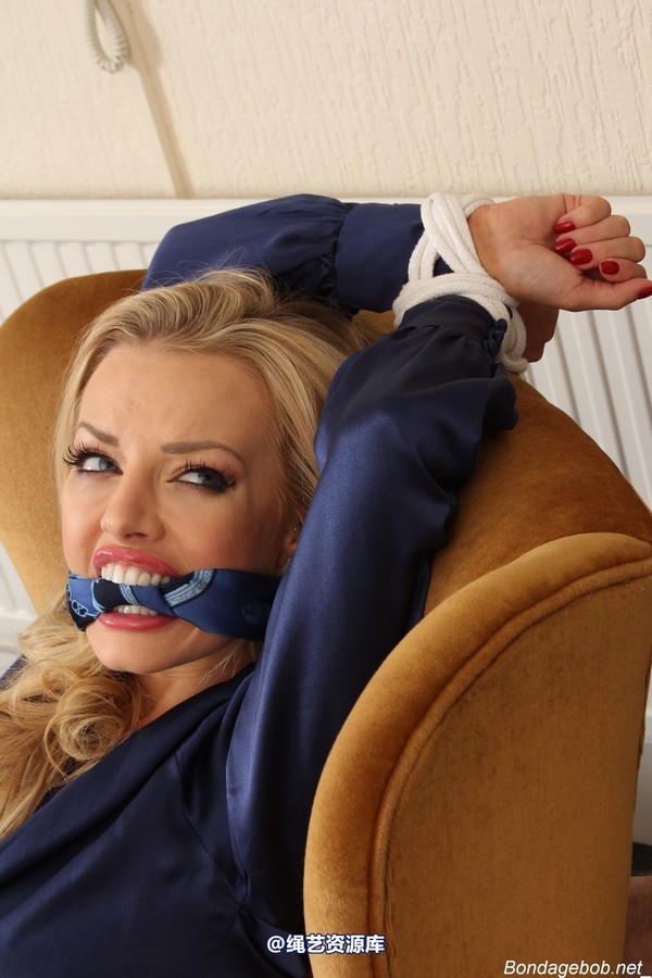 bondagebob - Hannah Claydon Uppity Secretary Pt 6 第 3 张图片
