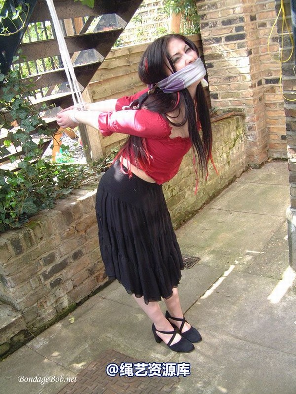 bondagebob - Lydia Tied Outdoors 第 83 张图片