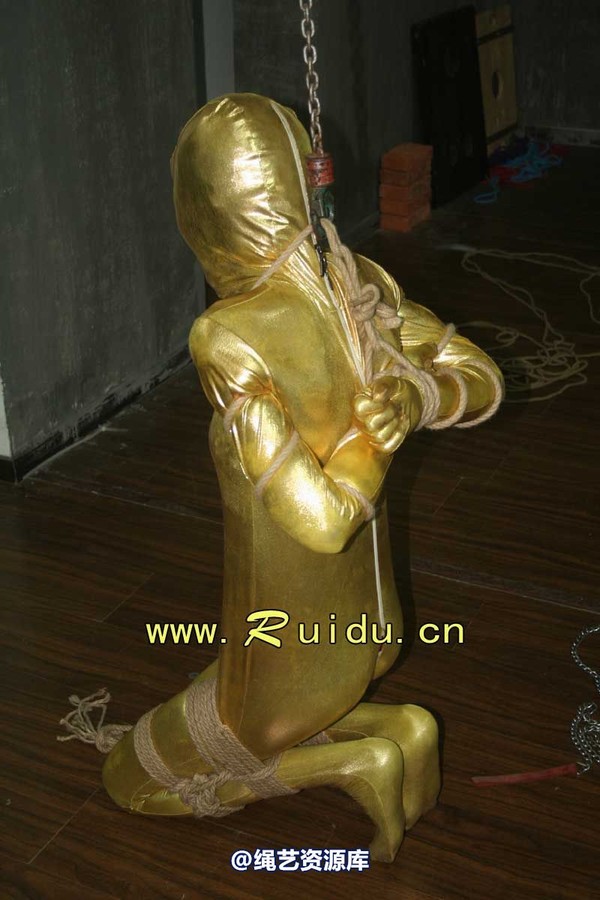锐度主张 - 20070921第34期 影片胶衣紧缚悬吊图片 第 85 张图片