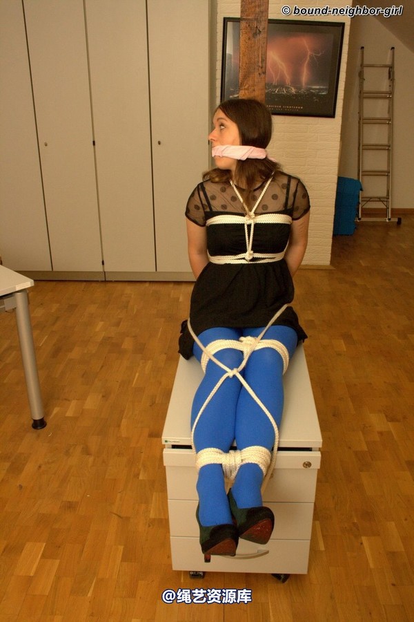 bound-neighbor-girl - Guest Romy - For the first time tied up in the office 3 第 53 张图片