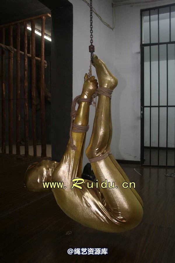 锐度主张 - 20070928第35期 影片胶衣紧缚悬吊图片 第 109 张图片