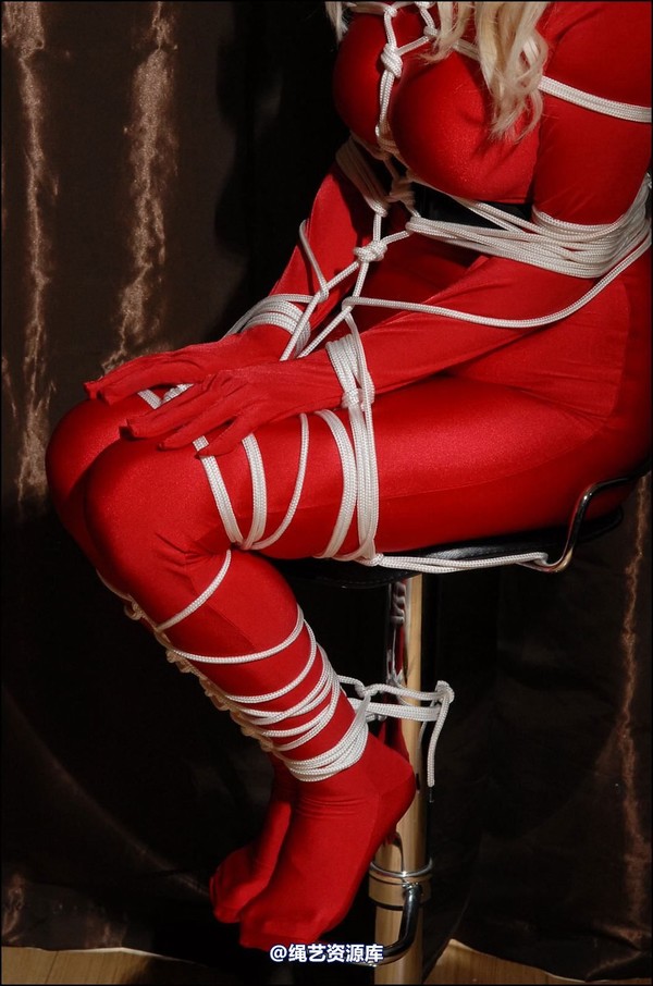 simplytied - Lou in red catsuit 第 31 张图片