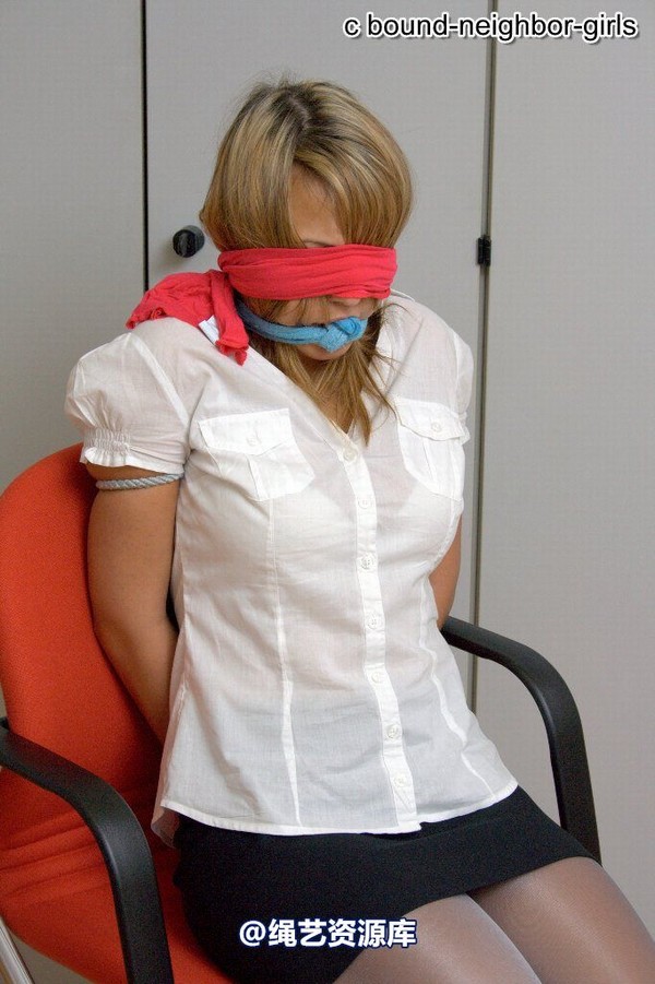 bound-neighbor-girl - Guest Helena alone in the office part 1 第 34 张图片