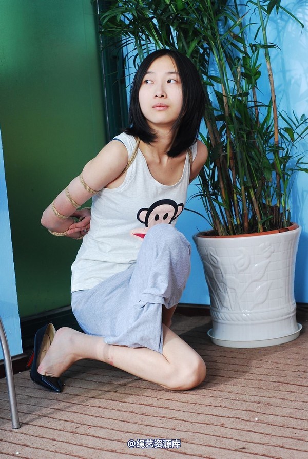 唯美之家 - 白雪试服装2 第 2 张图片