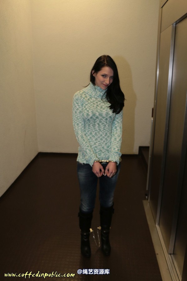 girlsinsteel - Cuffed at night 第 2 张图片