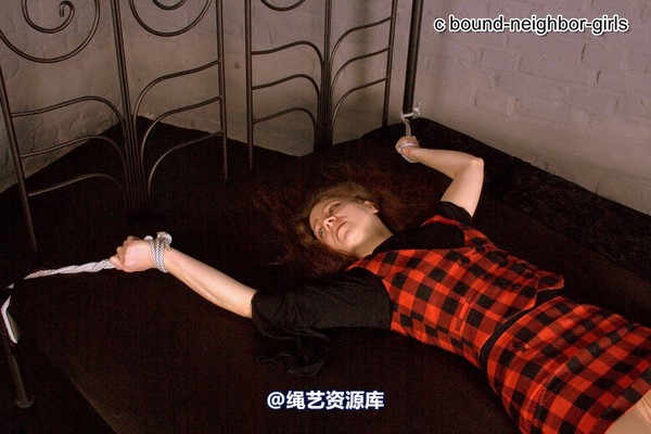 bound-neighbor-girl - Natasha's Bondage in bed part 2 第 13 张图片