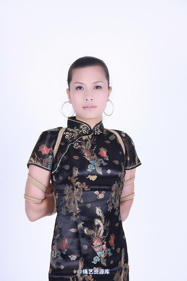 神艺缘 - 122-黑旗袍扮贵妇被绑 第 16 张图片