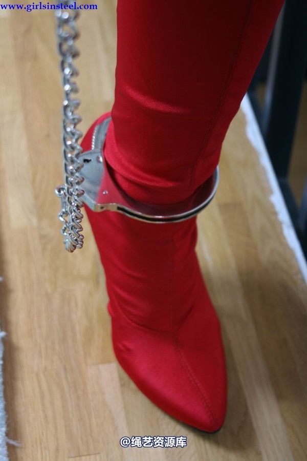 girlsinsteel - Angie in cuffs 第 38 张图片