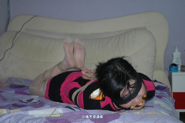 唯美之家 - 2010-12-29雪儿挣扎逃脱。 第 139 张图片