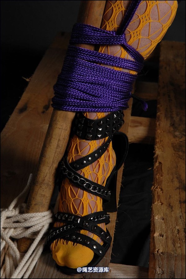 simplytied - Lady CC encased again 第 20 张图片