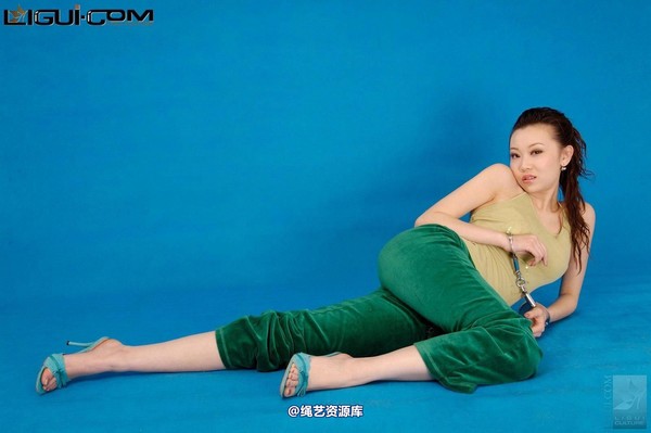 丽柜美束 - 2008-11-07 露露 6 第 17 张图片