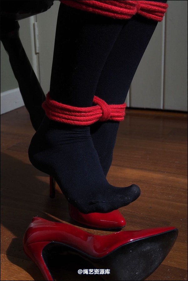 simplytied - Fawnya in red shoes 第 20 张图片