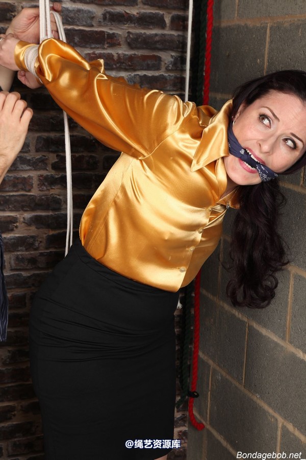 bondagebob - Caroline Pierce Taken to the garage 第 80 张图片