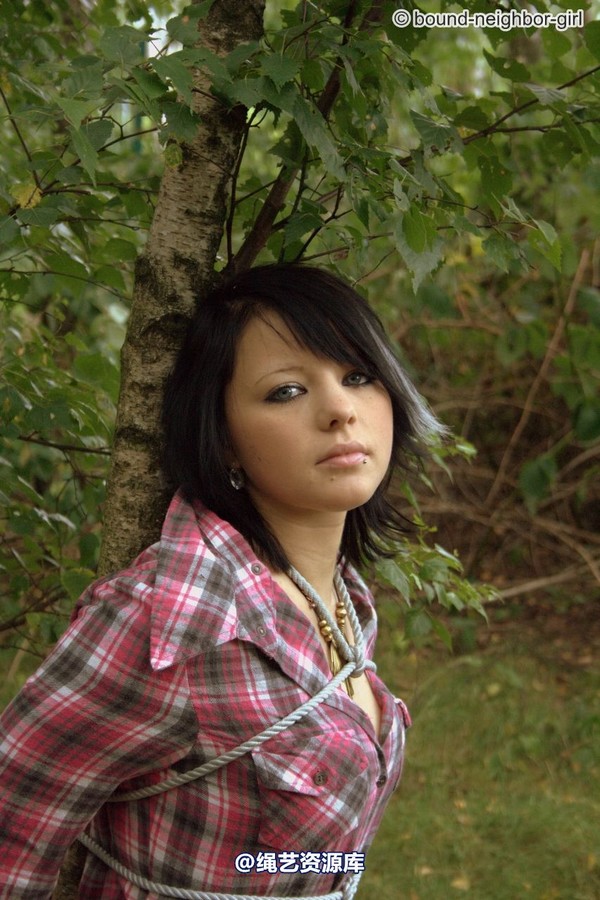 bound-neighbor-girl - Nadine - Adventure in the woods part 2 第 30 张图片