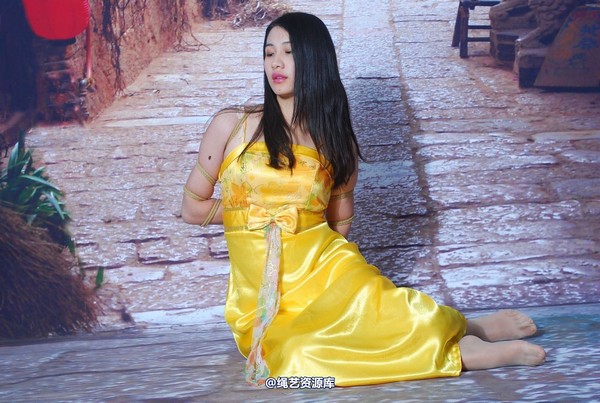 唯美之家 - 新模萧萧黄礼服 第 52 张图片