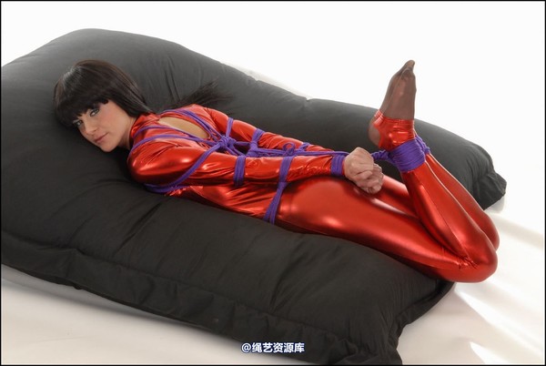 simplytied - Carla in Red catsuit 第 17 张图片