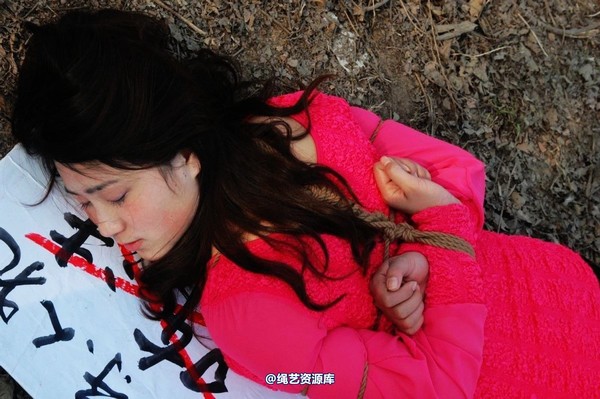 mj影视 - 2013-3-5陈沫踏青 黑丝美女最终的不归路 第 384 张图片