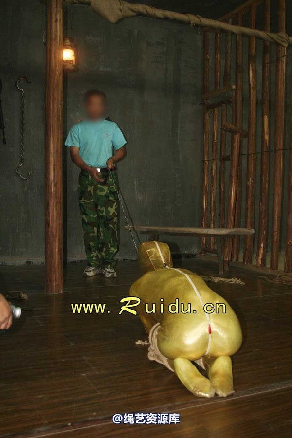 锐度主张 - 20070928第35期 影片胶衣紧缚悬吊图片 第 200 张图片