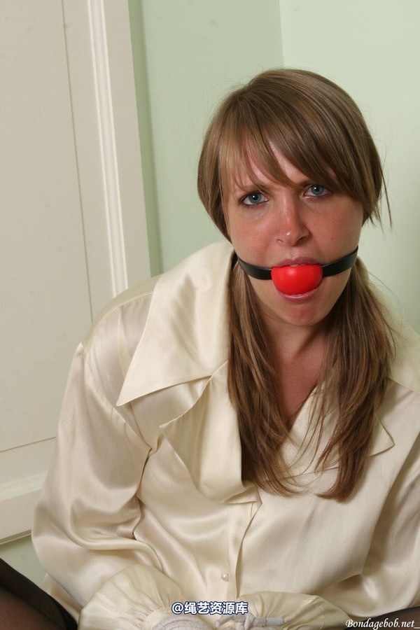 bondagebob - Sapphire Blu Open wide and shut up! 第 65 张图片