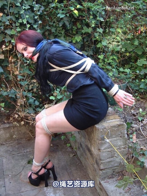 bondagebob - Morrigan Outdoor Bondage 第 26 张图片