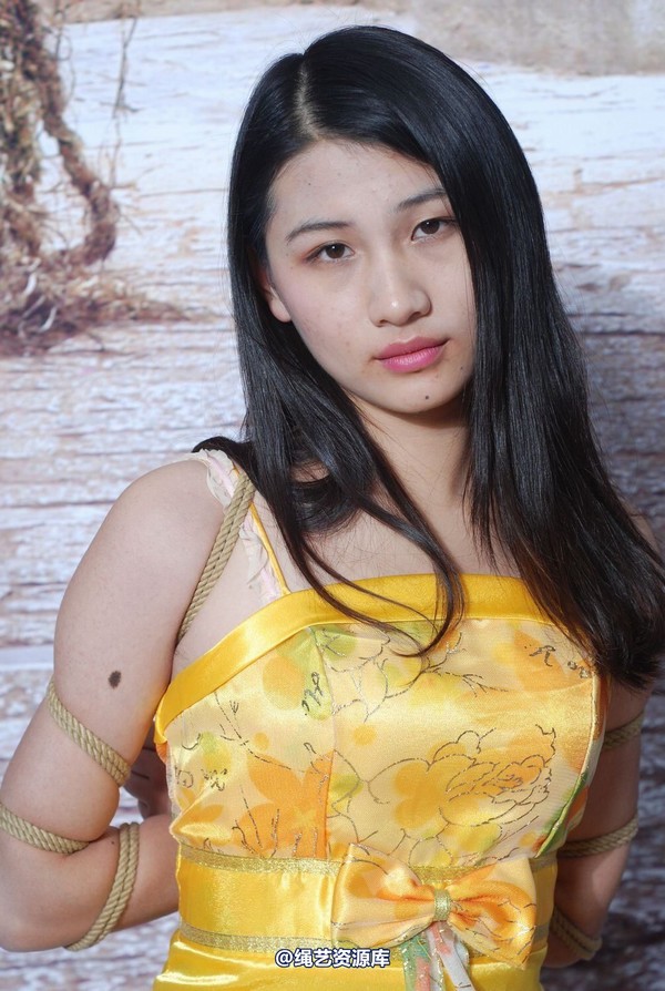 唯美之家 - 新模萧萧黄礼服 第 196 张图片