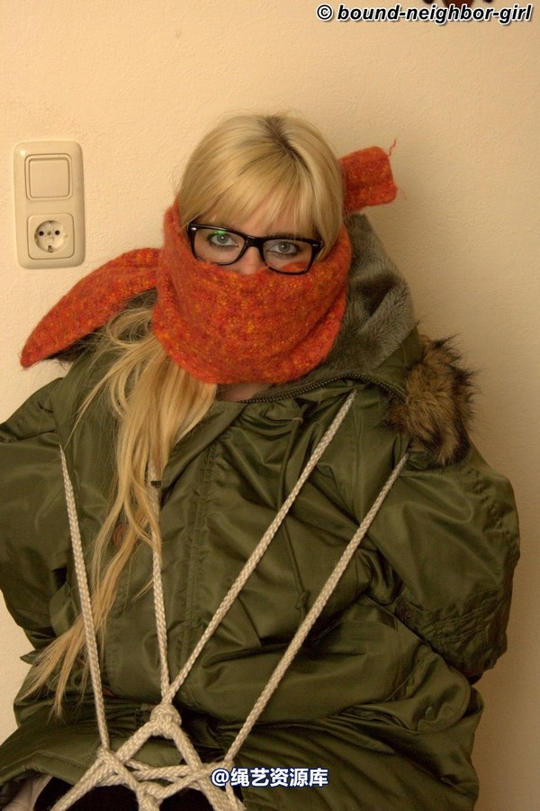 bound-neighbor-girl - Marenka - In winter jacket tied 1 第 39 张图片