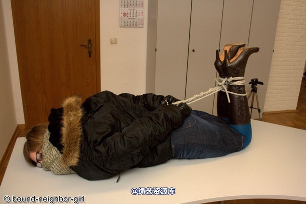 bound-neighbor-girl - Guest Melissa - Wintry robbery 第 61 张图片