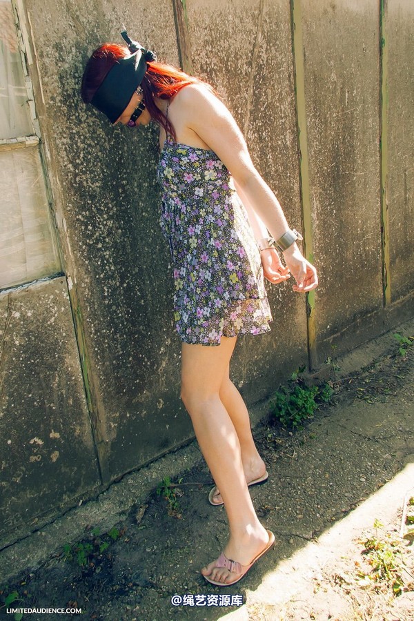 limitedaudience - 2013 scarlett blindfolded walk 第 18 张图片