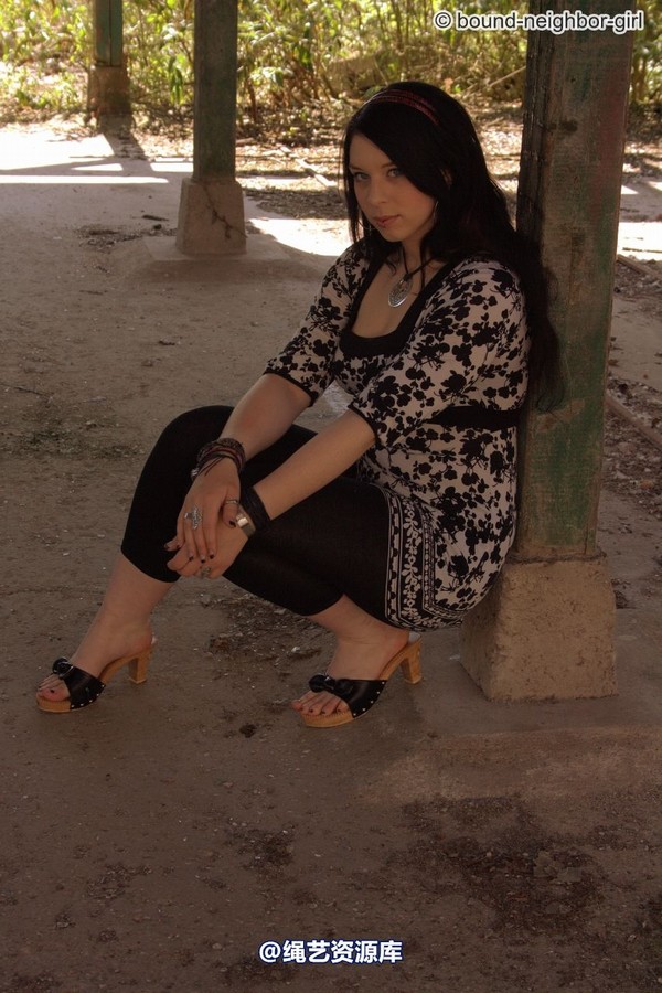 bound-neighbor-girl - Jasmin - Tied up in the ruins 1 第 5 张图片