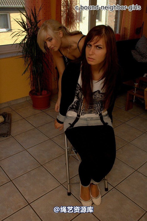 bound-neighbor-girl - Marenka + Vera - Girlfriends part 1 第 35 张图片