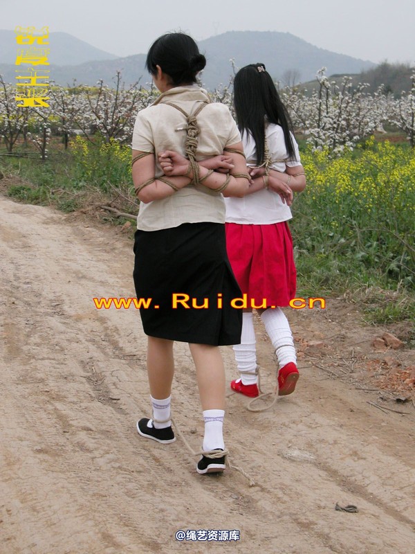 锐度主张 - 婷婷和寒冰走在乡间小路上 第 58 张图片