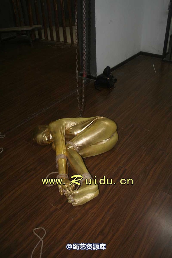 锐度主张 - 20070928第35期 影片胶衣紧缚悬吊图片 第 123 张图片