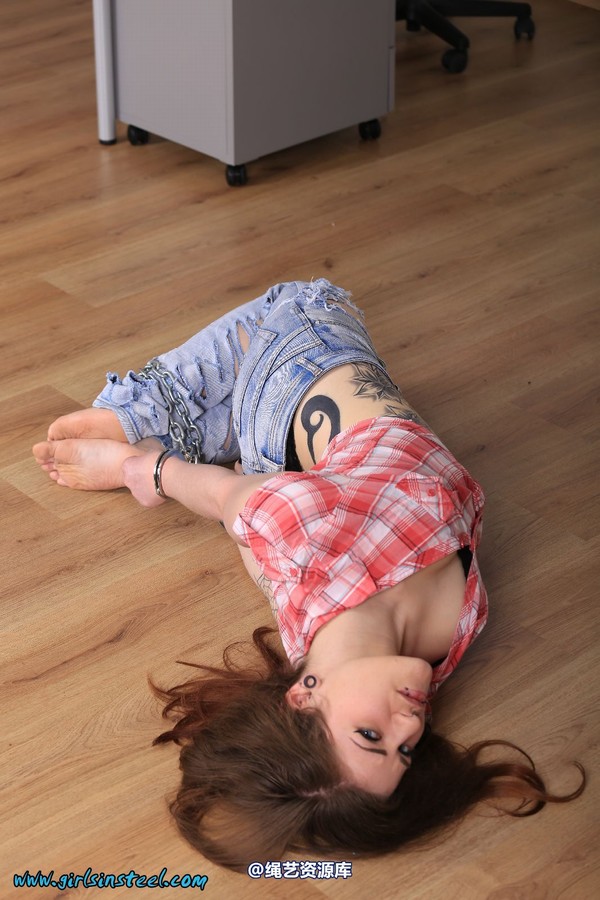 girlsinsteel - Cowgirl Lisa hogcuffed 第 127 张图片