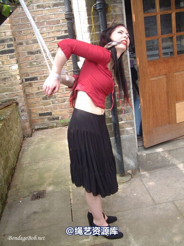 bondagebob - Lydia Tied Outdoors 第 55 张图片