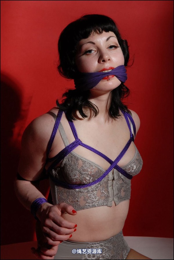 simplytied - On Red 第 27 张图片