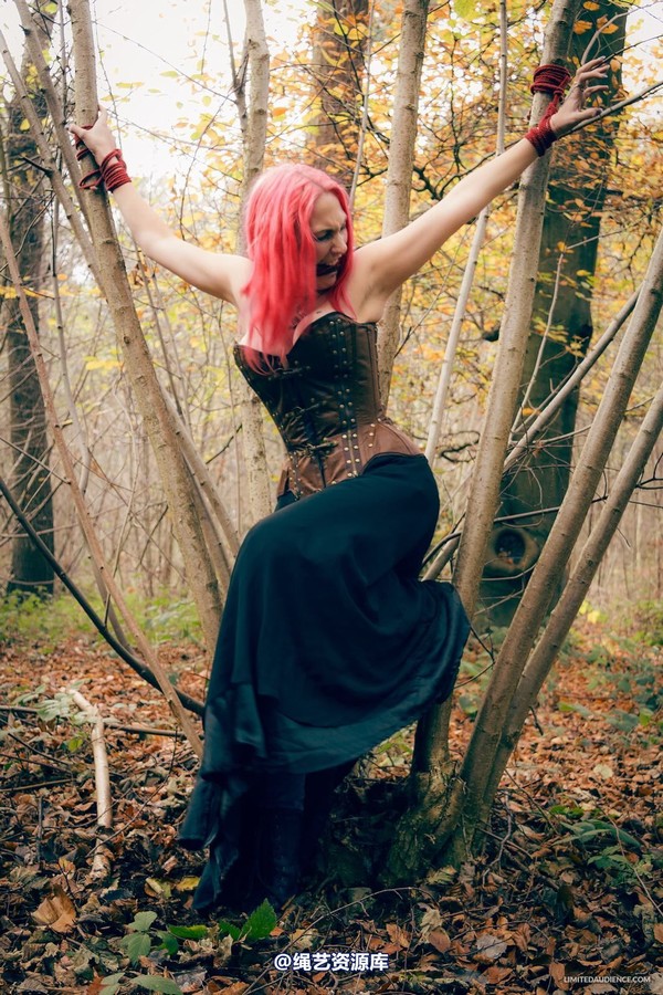 limitedaudience - 2014 elyssia hanging out in the woods 第 23 张图片