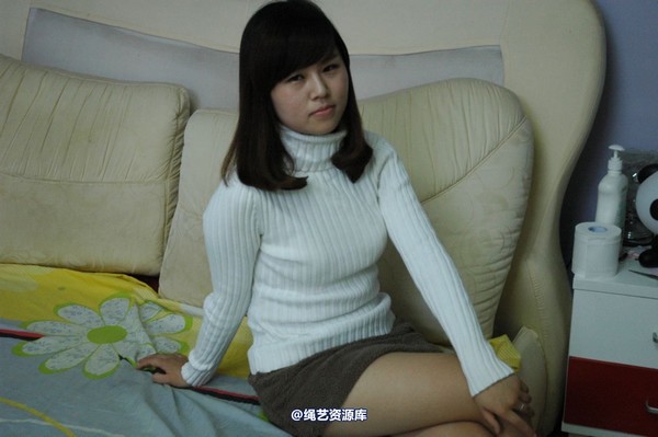 唯美之家 - 晓欣白毛衣 第 1 张图片