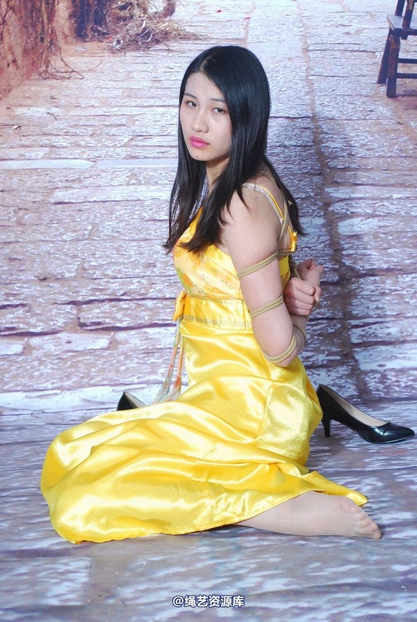 唯美之家 - 新模萧萧黄礼服 第 120 张图片