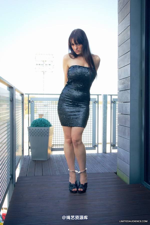 limitedaudience - 2012 sapphire handcuffed on balcony 2 第 6 张图片