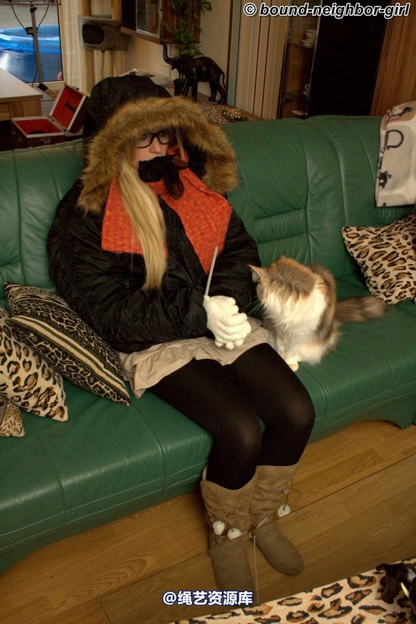 bound-neighbor-girl - Marenka - In winter jacket tied 1 第 9 张图片