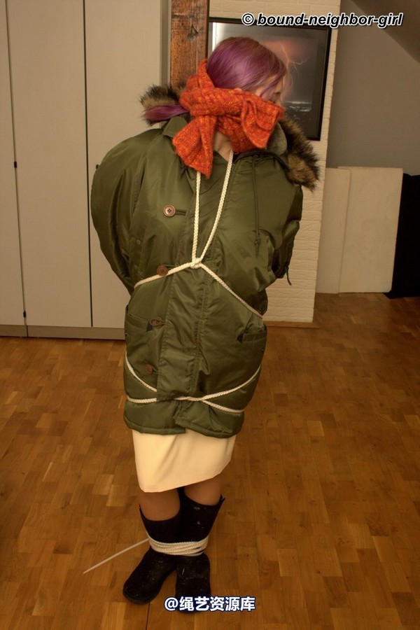 bound-neighbor-girl - Zora - Tied up at the office 第 20 张图片