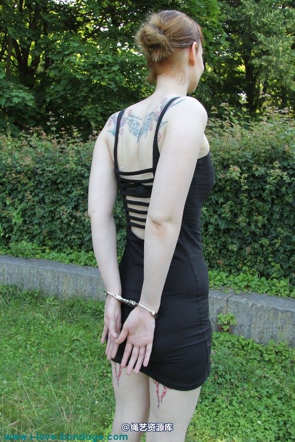 girlsinsteel - Hinged handcuffs 第 51 张图片