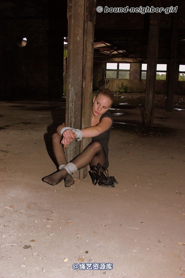 bound-neighbor-girl - Peggy - surprise in the ruins part 2 第 18 张图片