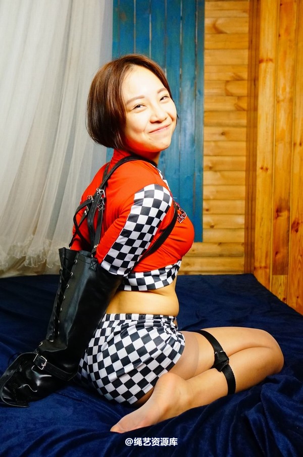 dk13美束馆 - 9.16-小仙儿赛车女郎-C120P 第 22 张图片