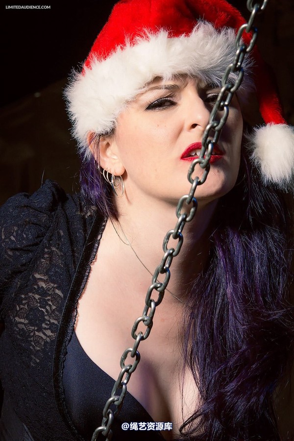 limitedaudience - 2013 caroline pierce santa s elf trouble 第 11 张图片
