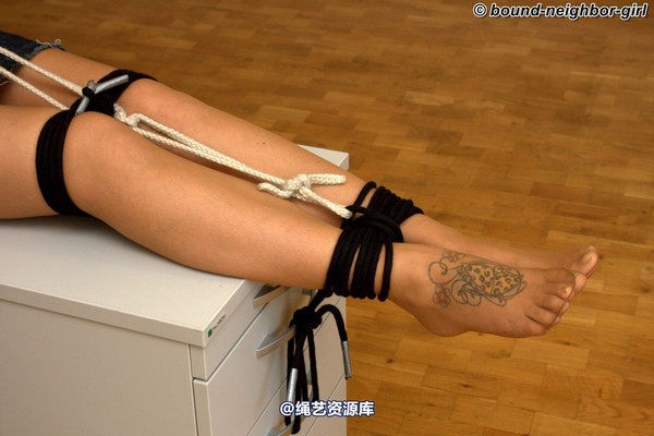 bound-neighbor-girl - Melina - Tied up in the office 5 第 40 张图片